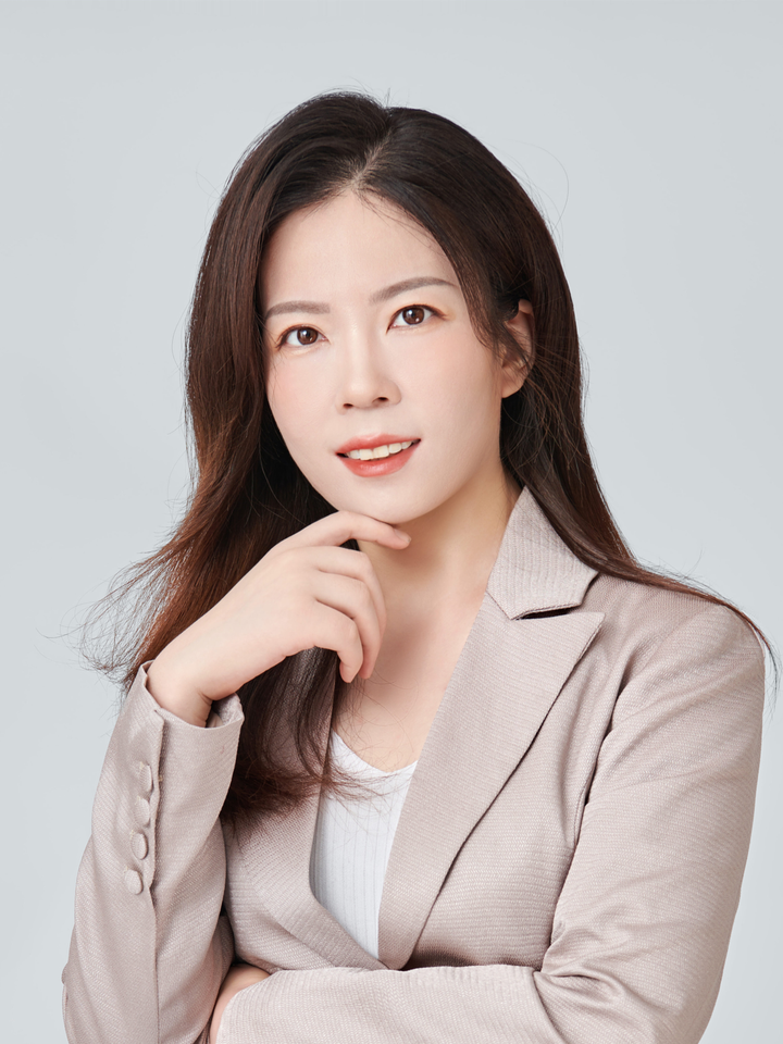 Portrait of Lawyer Duan Hui Ru