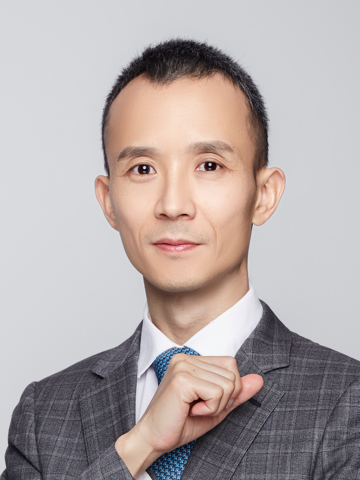 Portrait of Attorney Qiu Junping