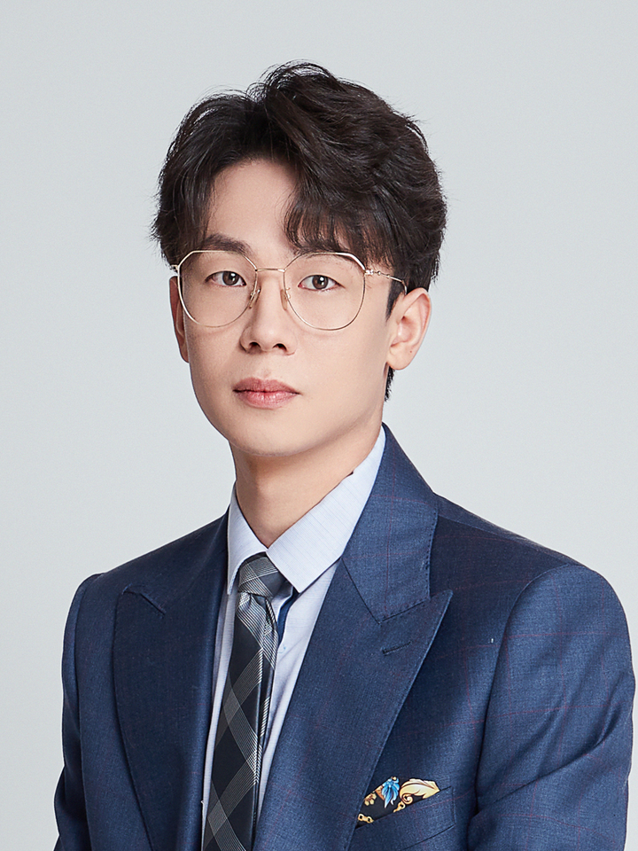 Portrait of Lawyer Qiu Penghui