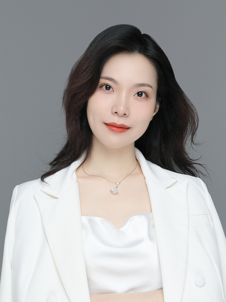 Portrait of Lawyer Yang Ze Mian